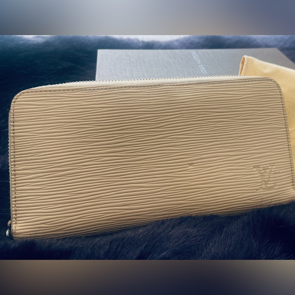 Louis Vuitton Epi Zippy Wallet
